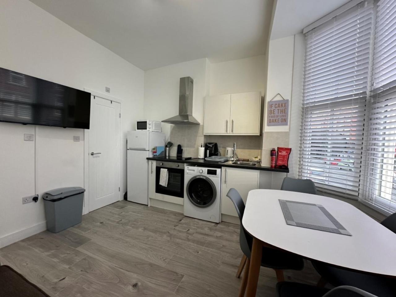 Studio Flat 2A Central كولوين باي المظهر الخارجي الصورة